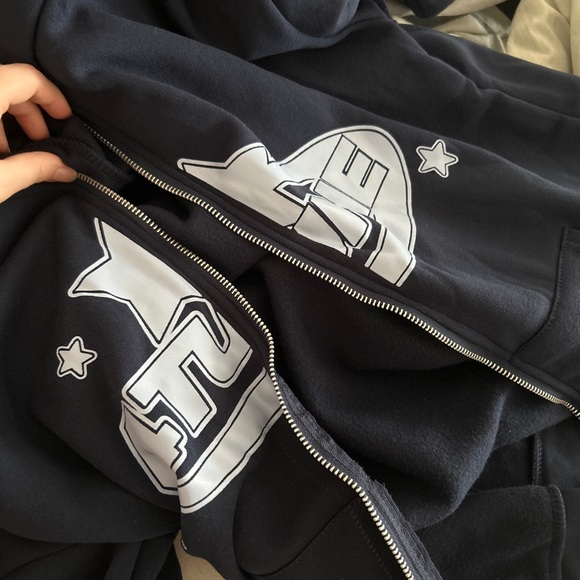 full zip up hoodie. Great condition never worn - Picture 2 of 3